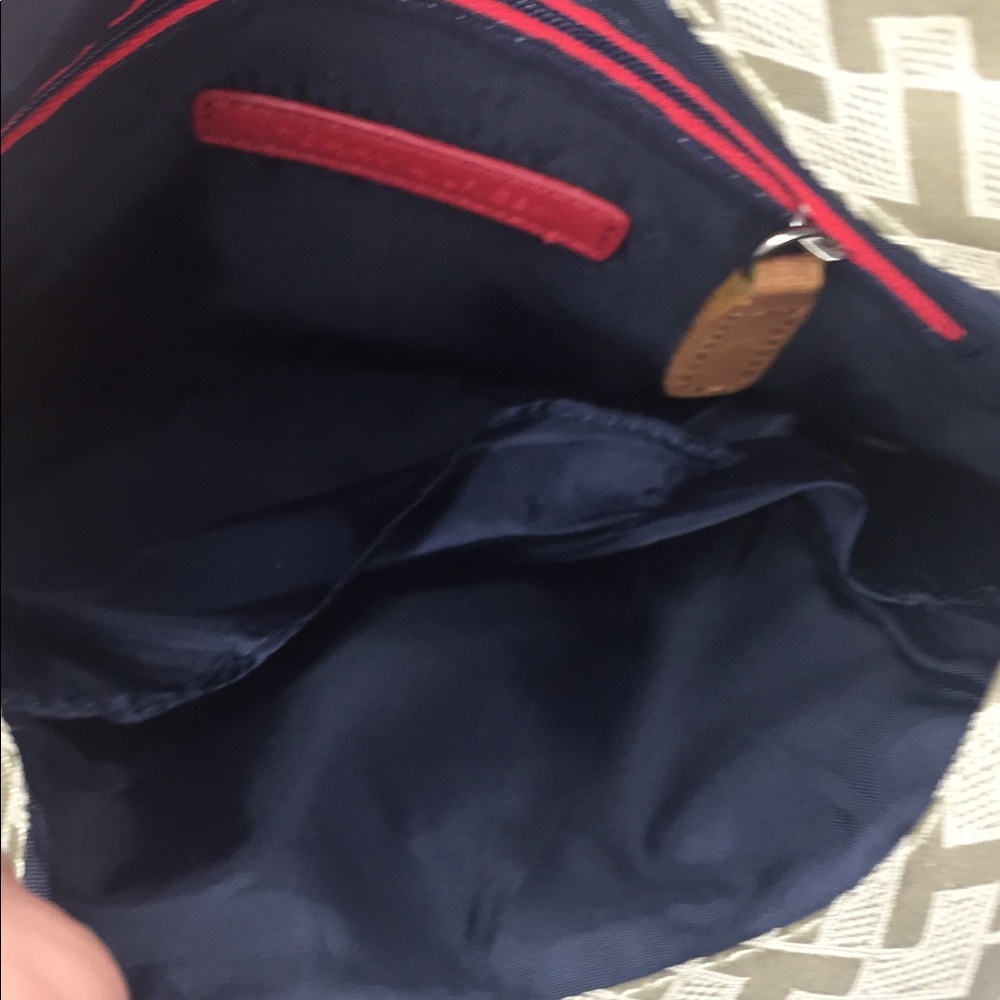 NWT Tommy Hilfiger tan crossbody bag - Picture 2 of 3